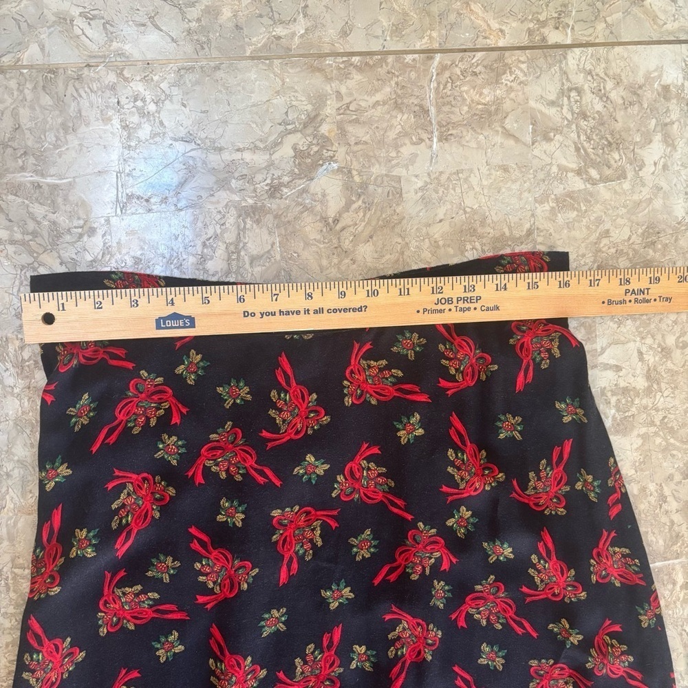 Vintage Holiday Bow & Holly Print Midi Skirt Sz Large Black Red Festive A-Line - Picture 8 of 10